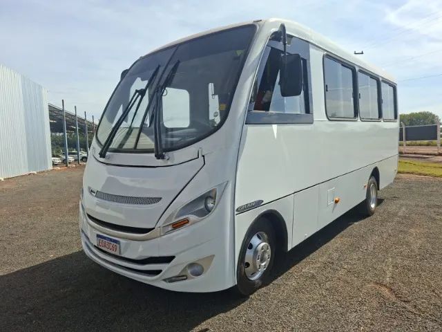 Micro-ônibus Iveco MA 8.7 Gran Micro 2016/2017