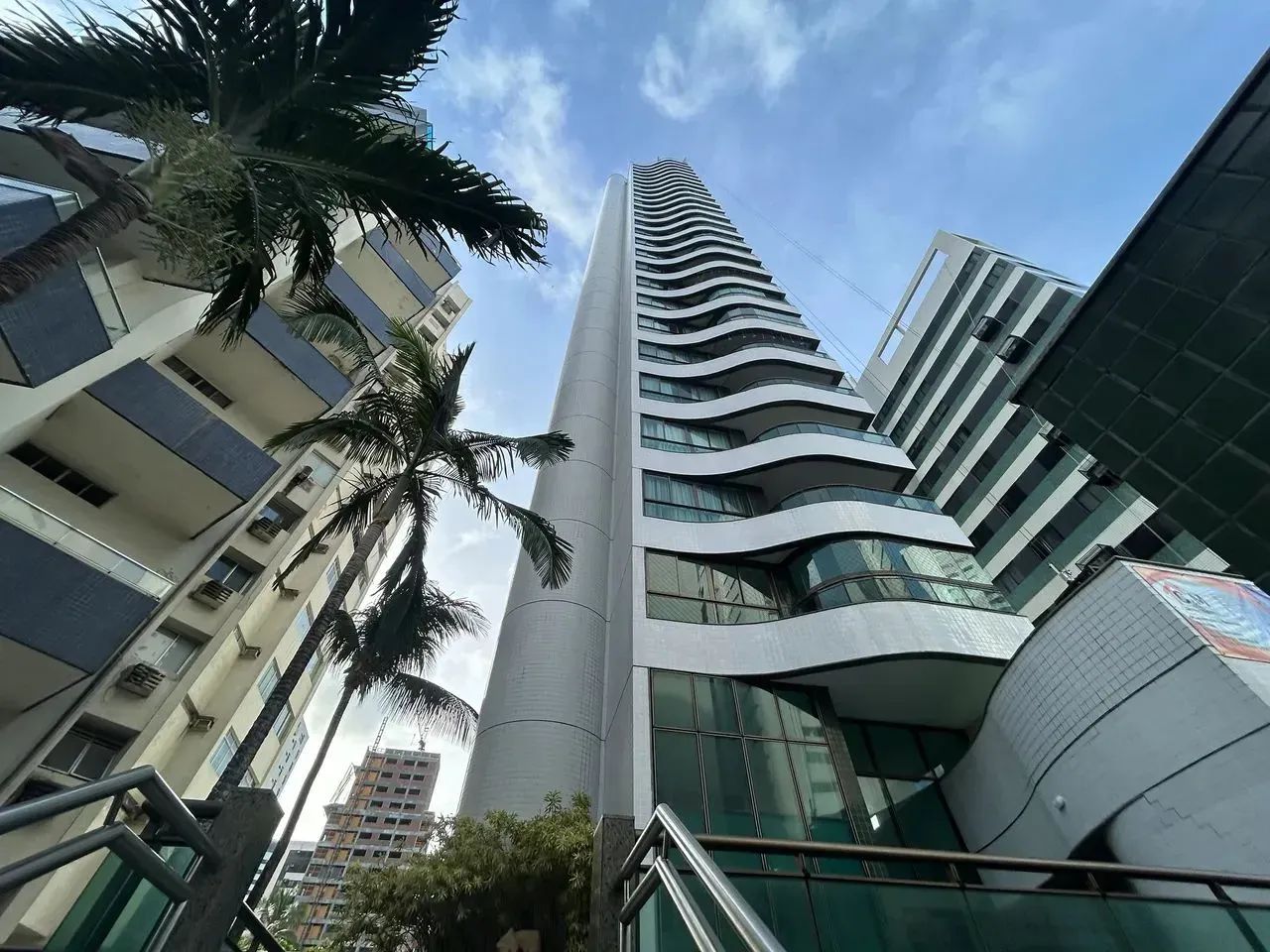 Alugo amplo apartamento com quatro quartos em Setubal - Foto 2