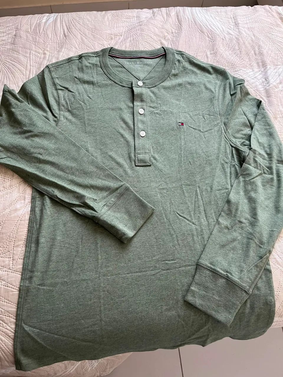 Camisa Tommy Hilfiger importada Canadá - NOVA