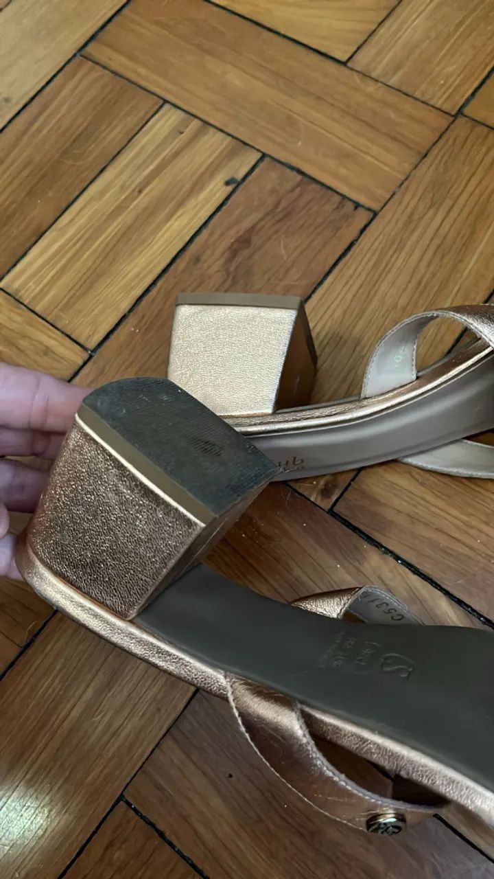 Tamanco Dourado Carmen Steffens - Foto 3