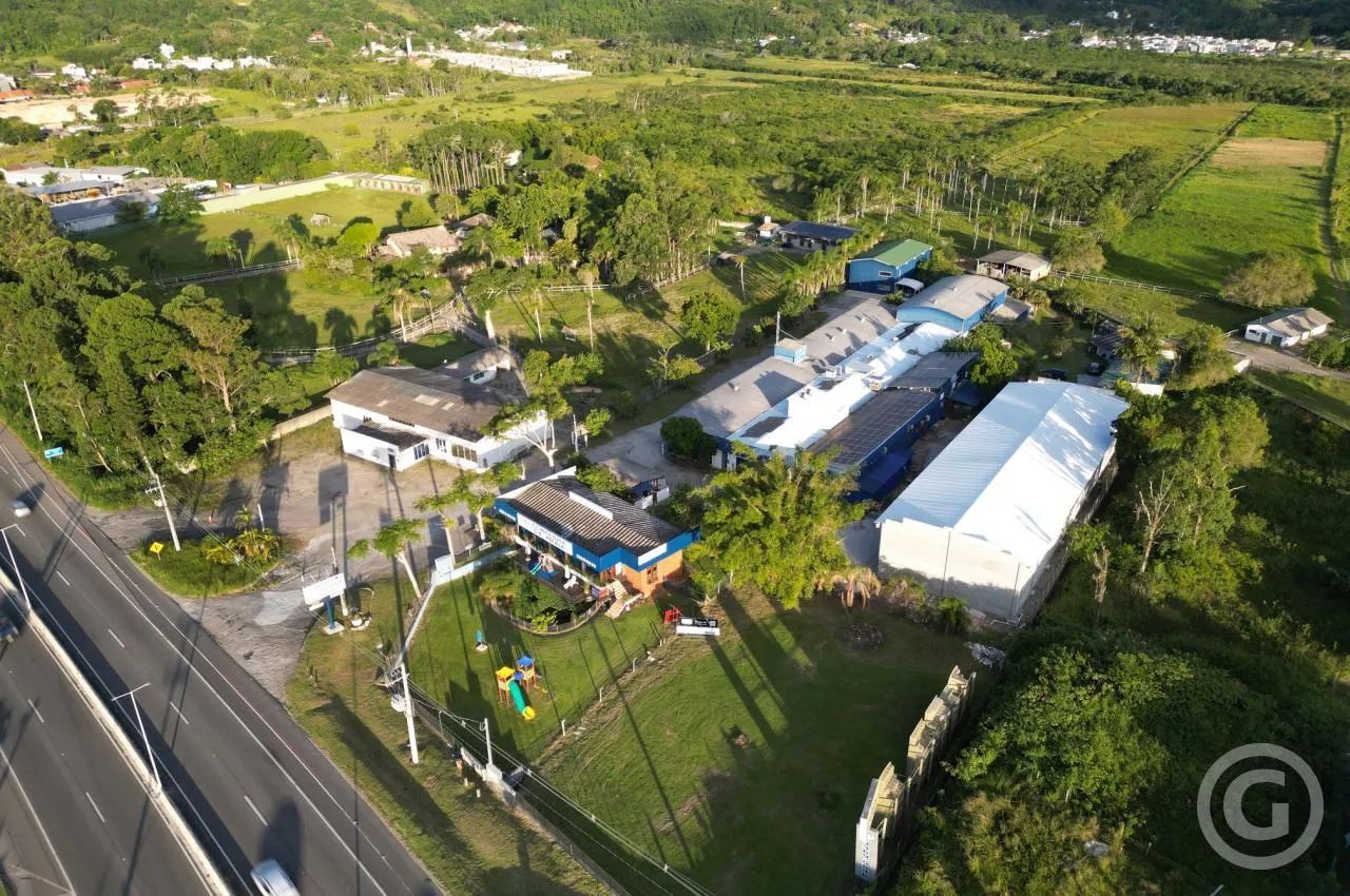Excelente loja para alugar em Vargem Grande, Florianópolis: visibilidade e acessibilidade 