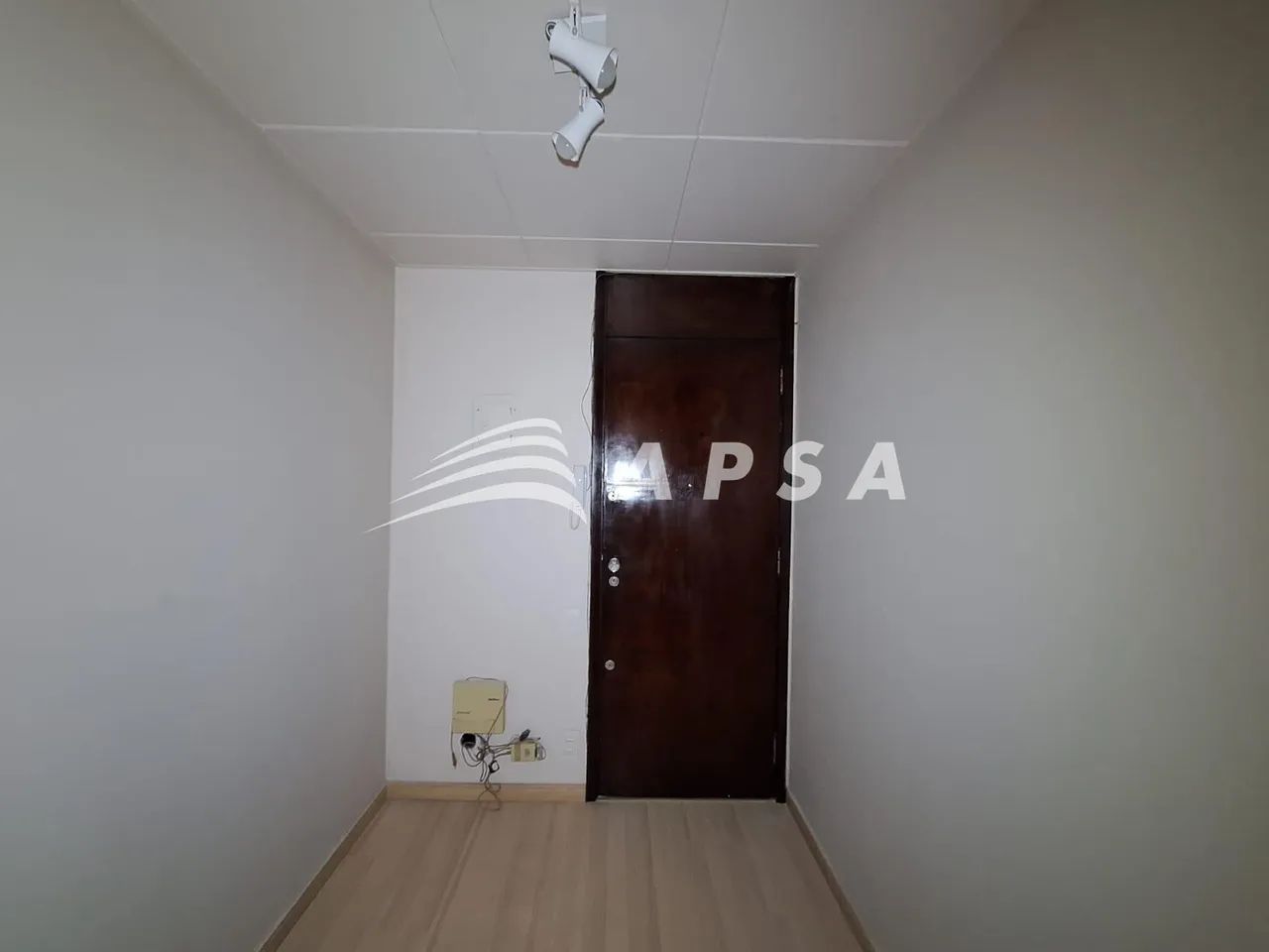 EXCELENTE OPORTUNIDADE, SALA DE 27 M2 EM ÓTIMO ESTADO, COM BANHEIRO E DIVISÓRIA PARA RECEP - Foto 4