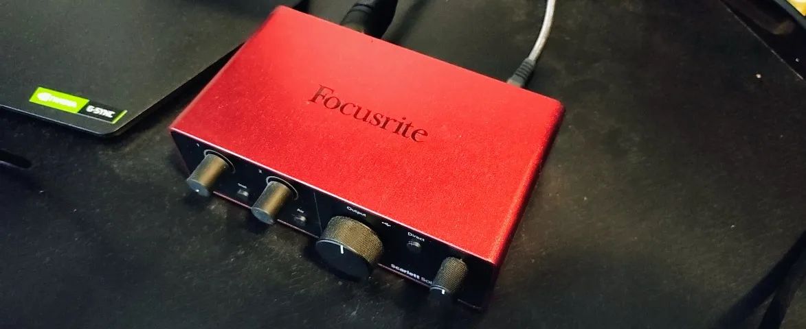 Focusrite Scarlett Solo 4ª geração com cabo XLR e Cabo USB-C como Novo