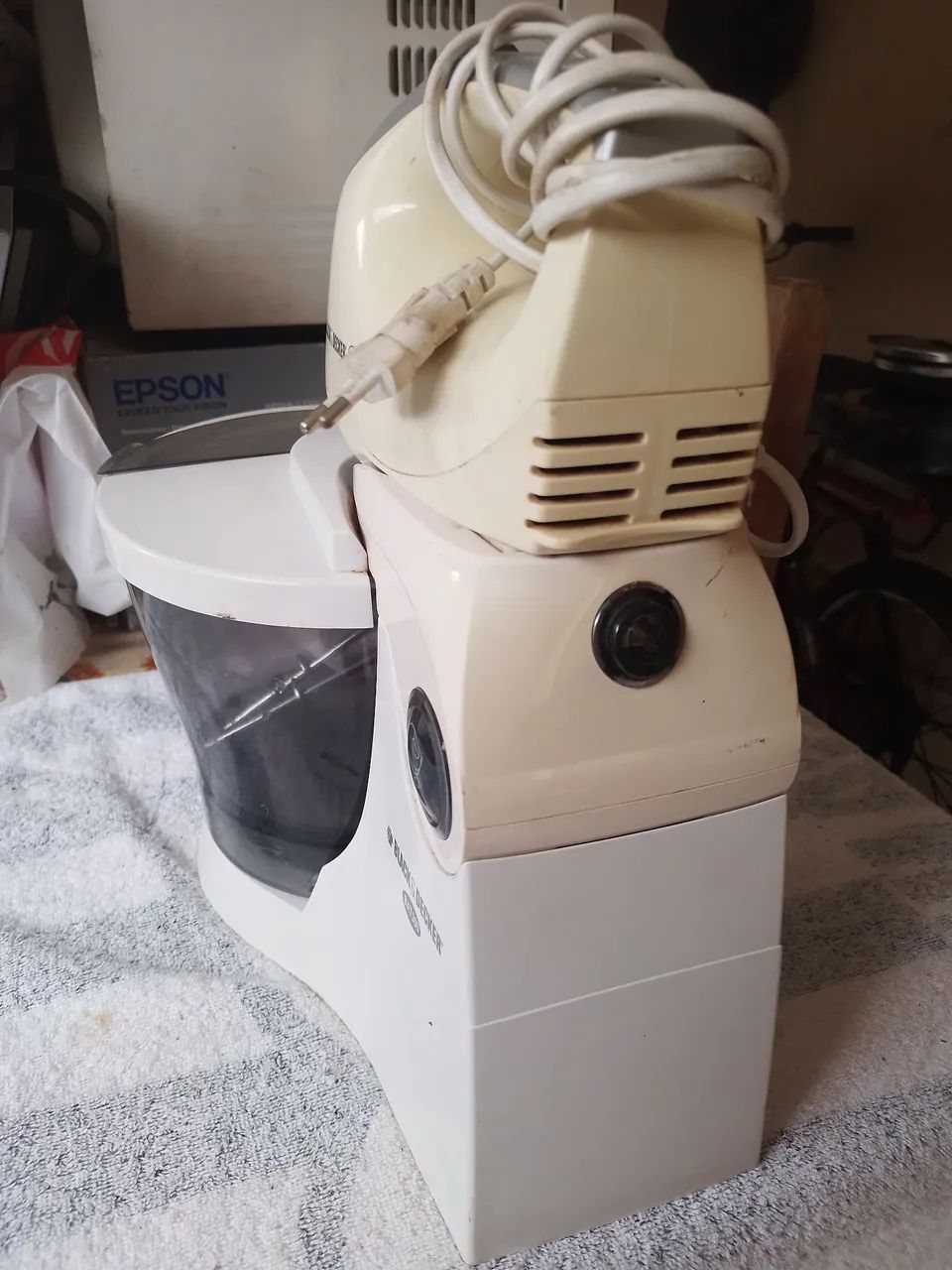 Batedeira elétrica Black&Decker semi-nova funcionando perfeitamente  - Foto 3