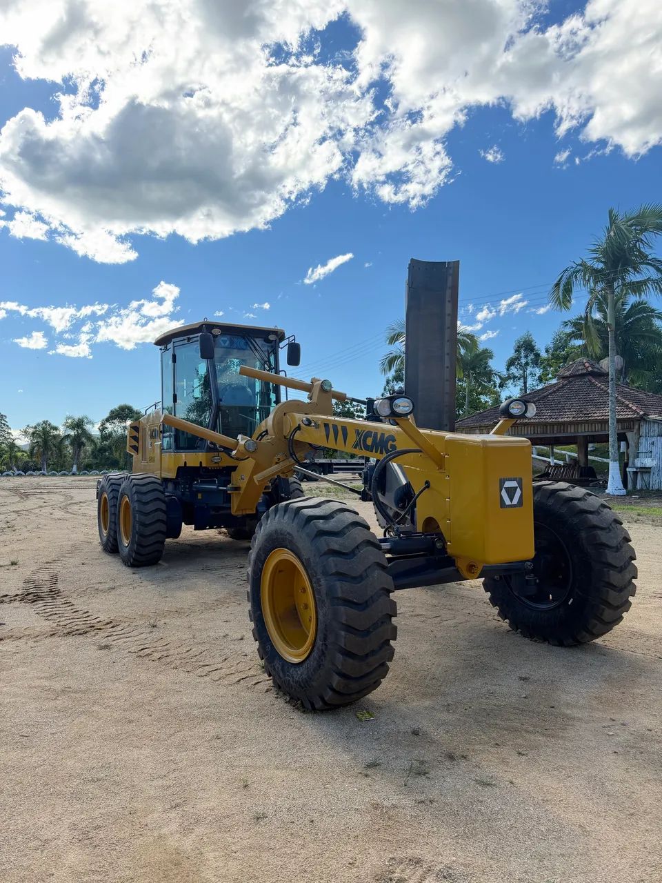 MOTONIVELADORA XCMG GR1803 BR  