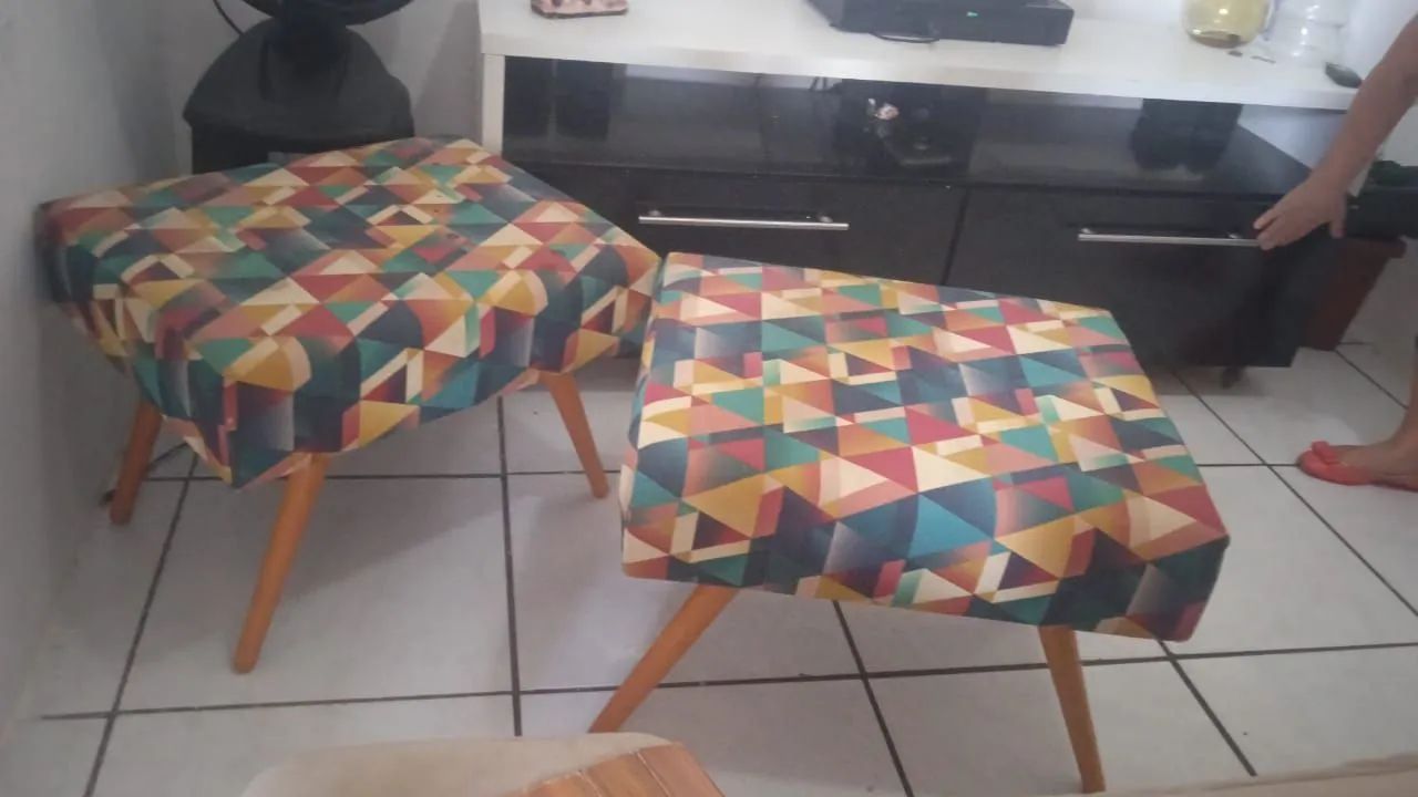 Duas Banquetas pé palito