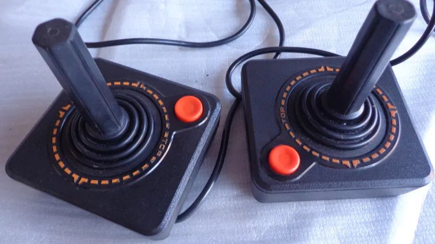 Par Controles Atari 2600 Original Antigo Joystick Coroados (Usado) - Foto 2