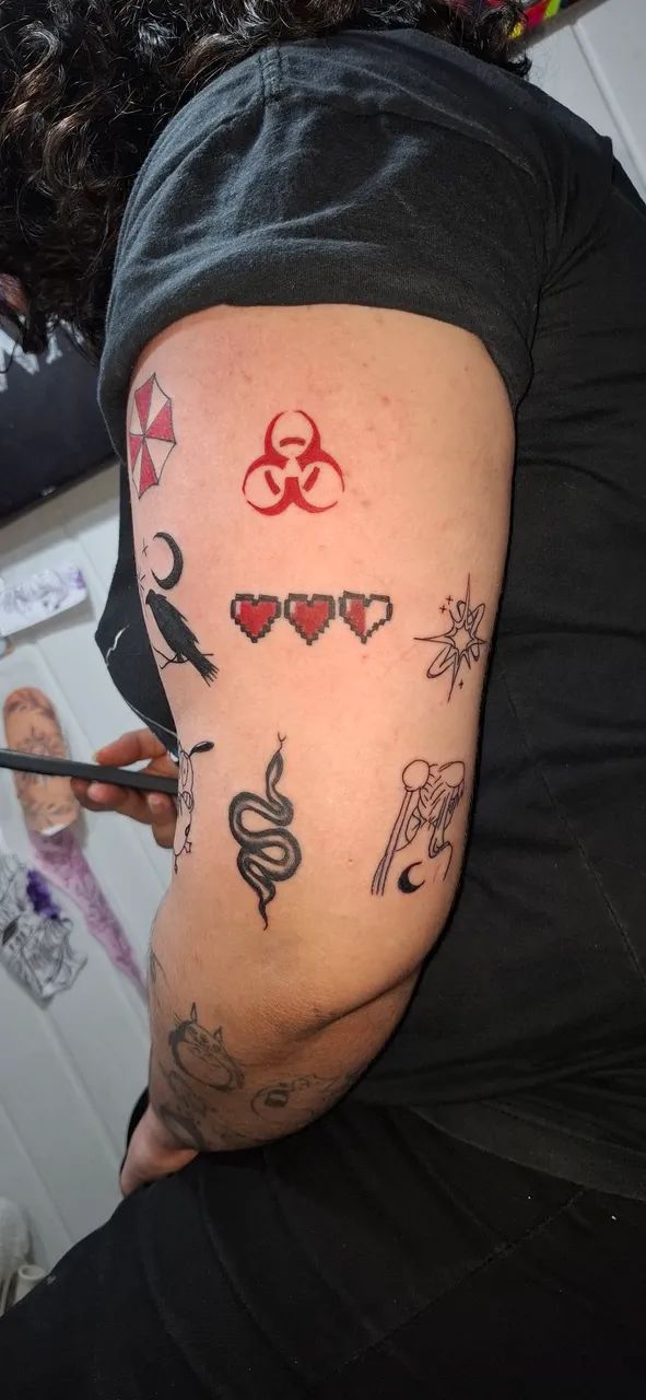 Zap * tattoos e aplicação de piecings tambem troco - Foto 2