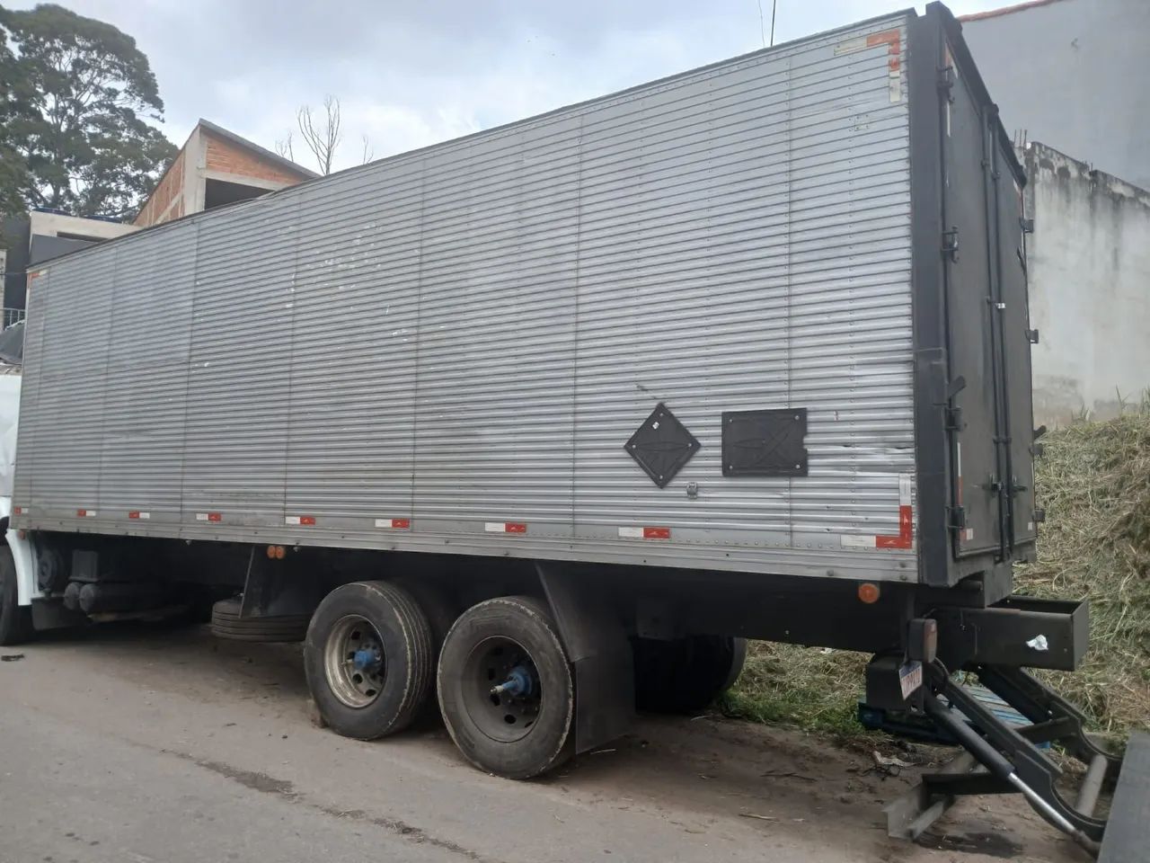 Bau de 8 e 30 para 16 pallet com plataforma  - Foto 4