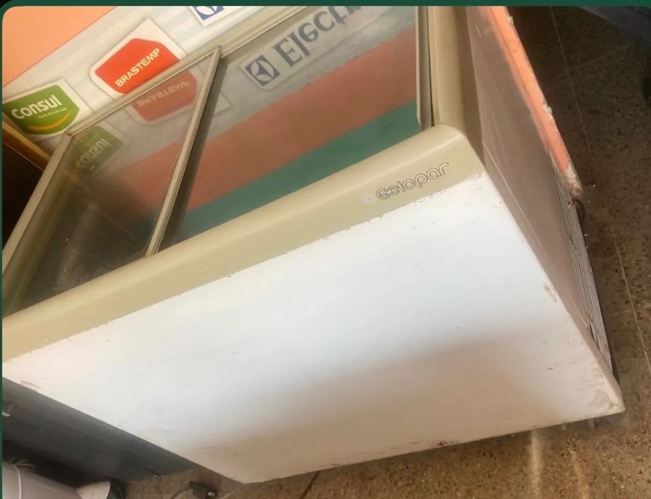 Freezer Gelopar Tampa de Vidro 400 Litros 