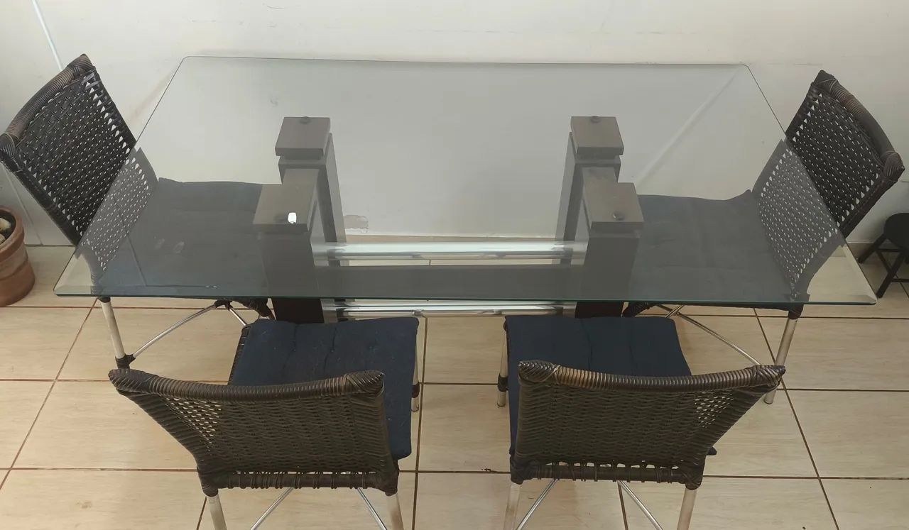 Mesa de jantar com cadeiras e aparador Buffet - Foto 2