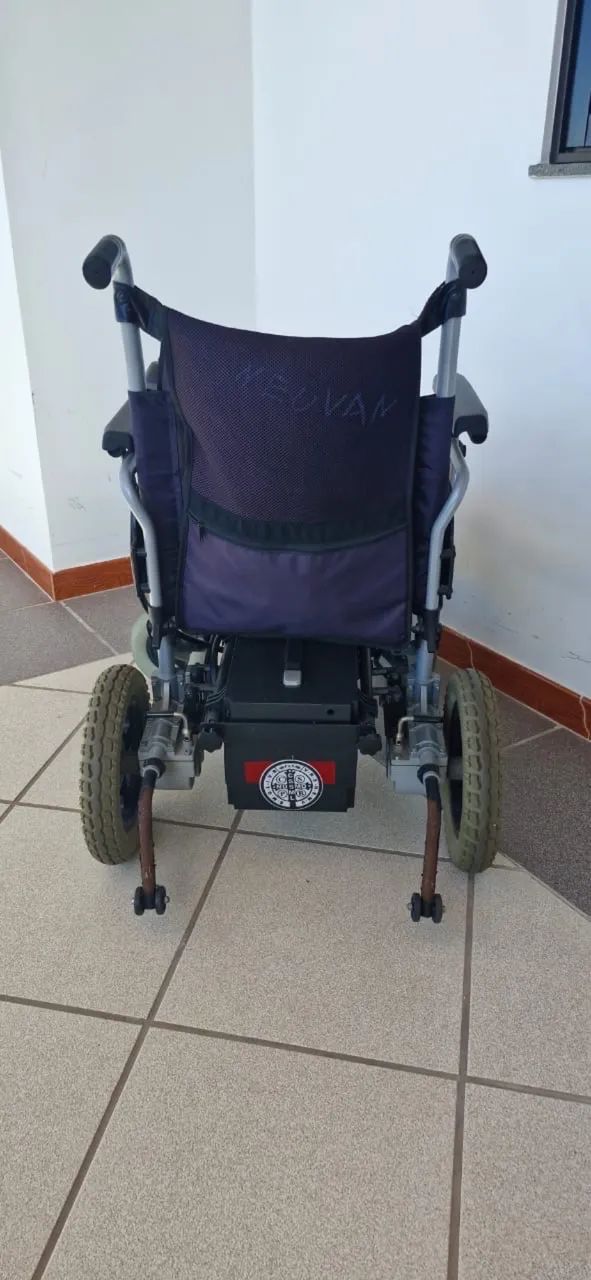 Cadeira de rodas motorizada - Foto 4