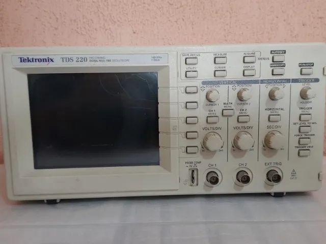 Osciloscópio Tektronix TDS220 com defeito - Foto 3