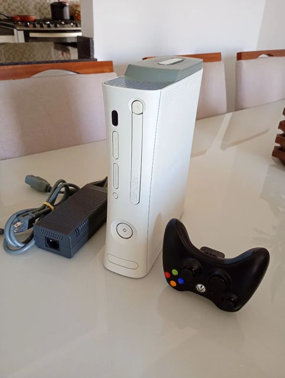 Xbox 360 fat em ótimo estado de conservação desbloqueio RGH3 ltu2 HD 60gb com jogos - Foto 3