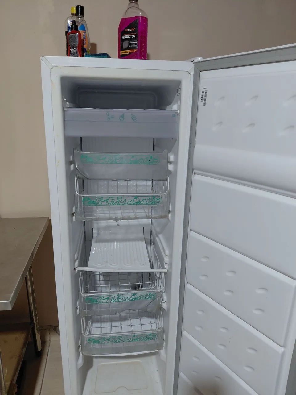 Freezer vertical semi novo - Foto 2