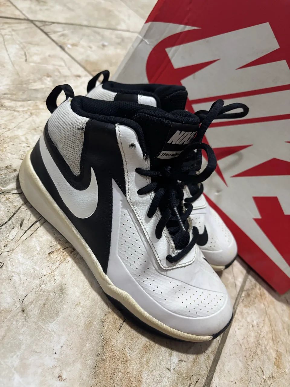 Tênis Nike original team hustle d7   - Foto 4