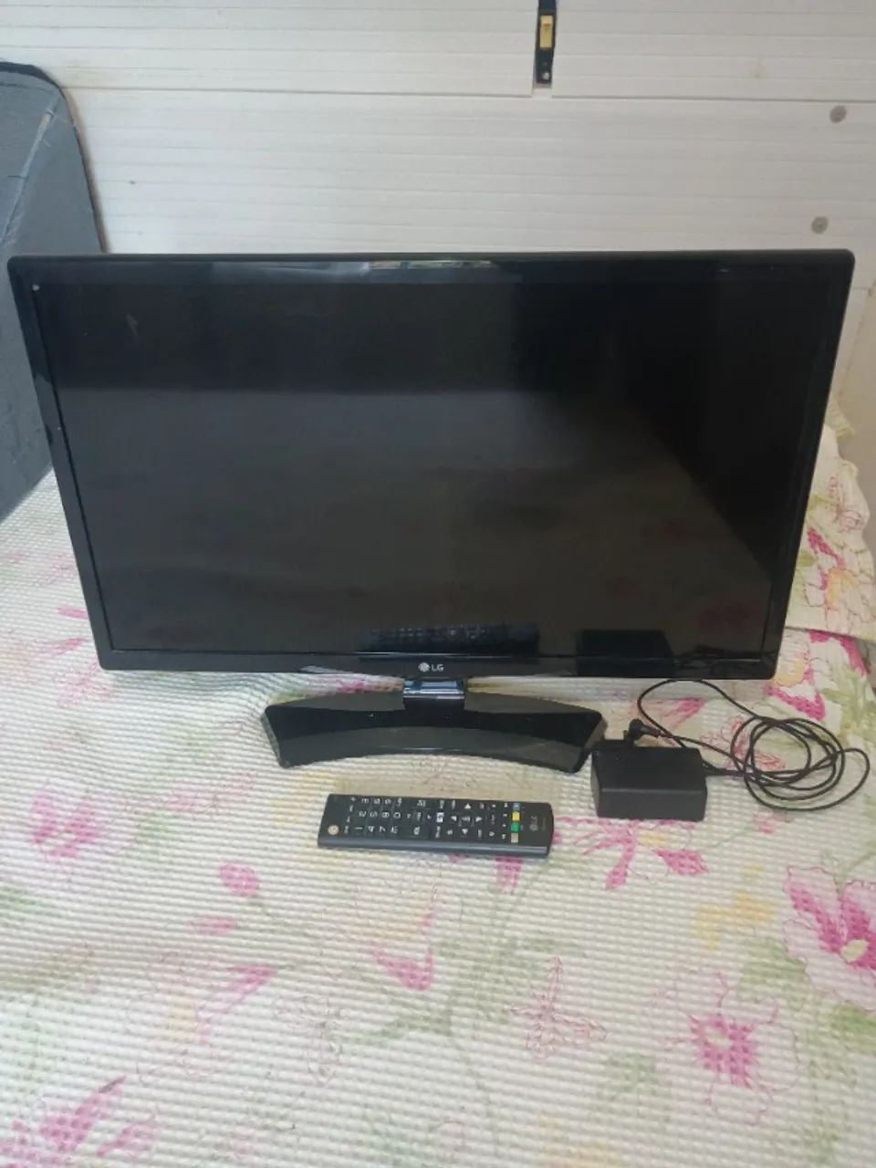 [21/07, 17:01] Mãe E Amiga Yone: Vendo TV LG 24 polegadas , valor 300 avista