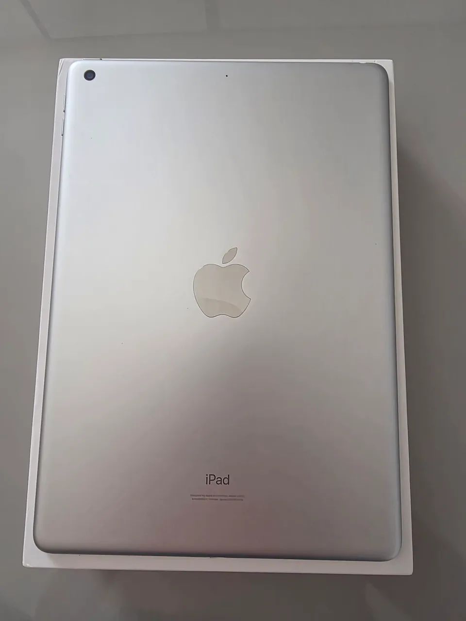 Apple iPad 9 64gb prata c/capa, teclado e mouse. Novinho.