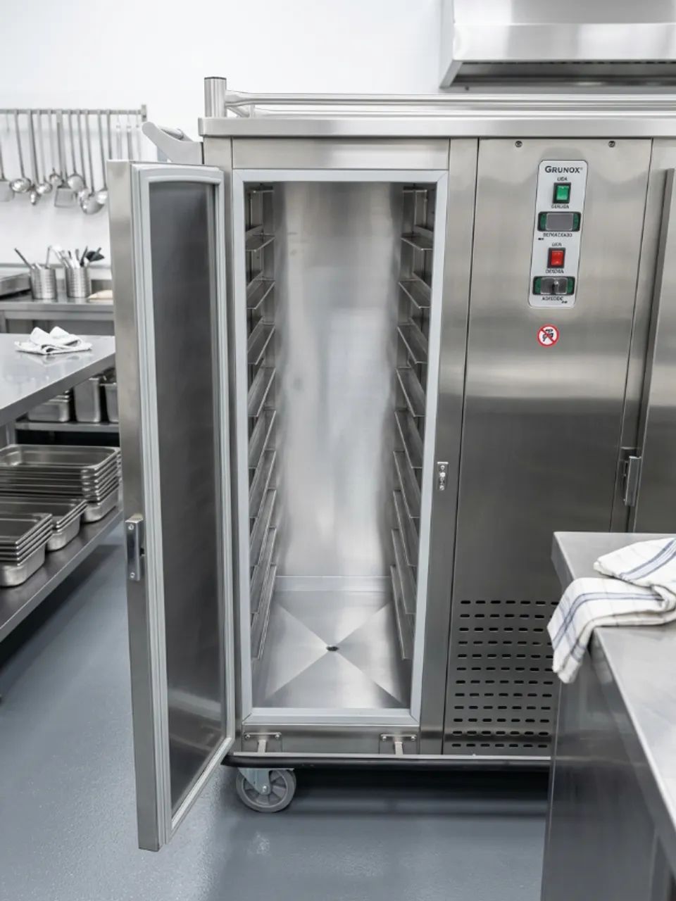 Carro Térmico Refrigerado para 14 GNs - Aço Inox - Foto 2