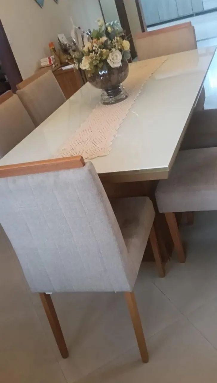 Mesa com tampo de vidro com 6 cadeiras  - Foto 4