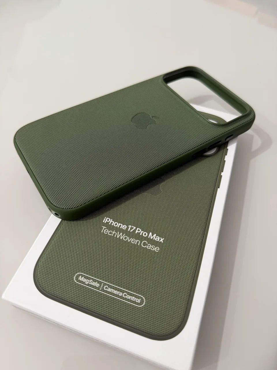 Capa original Apple para Iphone 17 Pro Max modelo TecWoven verde 