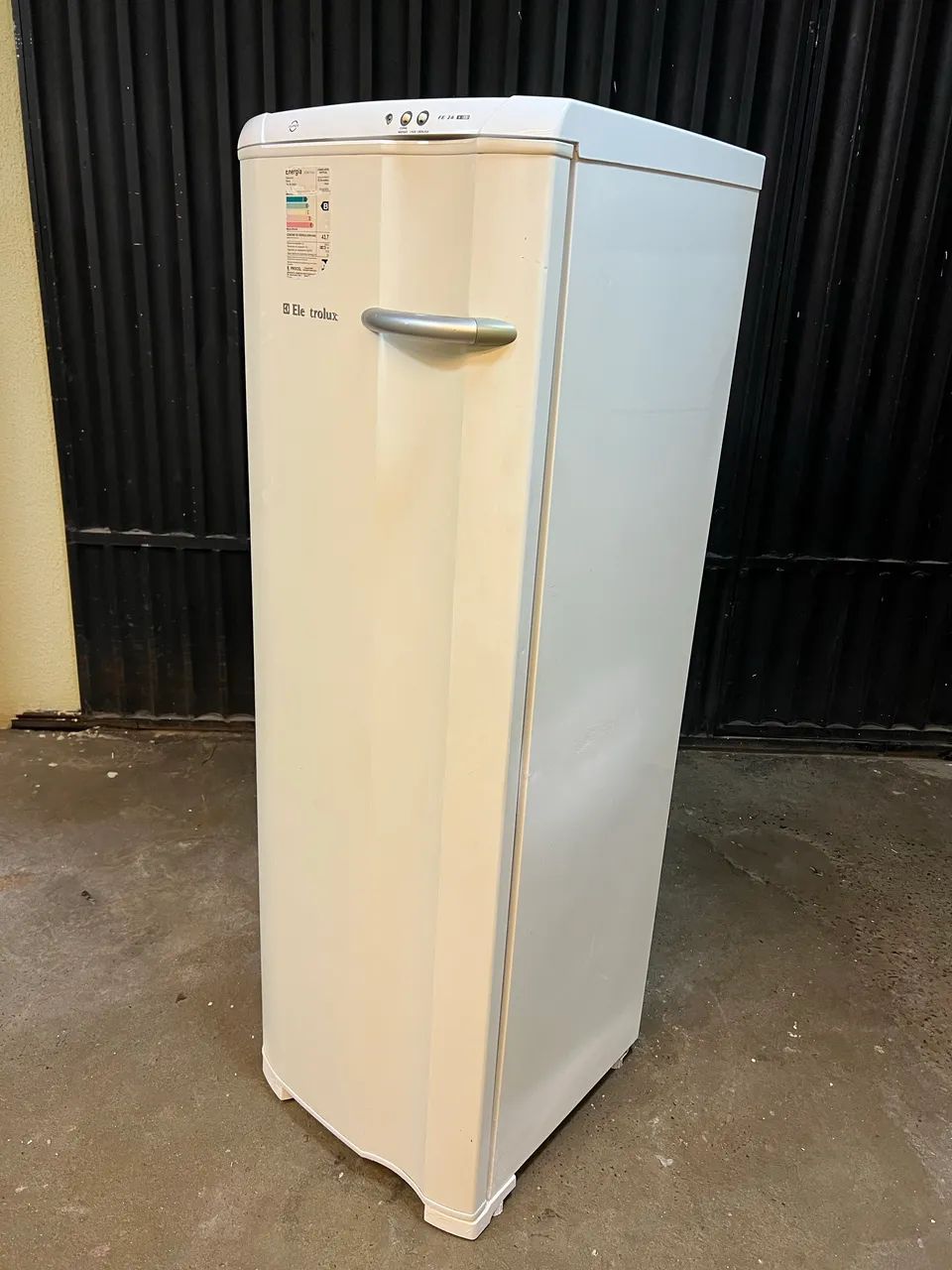 Freezer vertical Electrolux conservado  - Foto 2