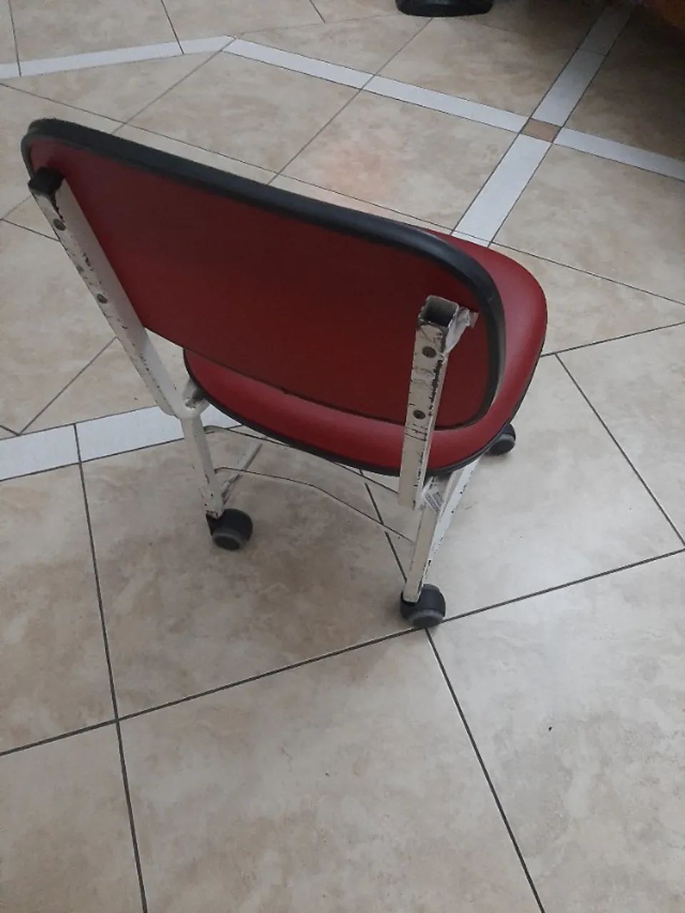 Cadeira p/ manicure - usada desconto no pix  - Foto 2
