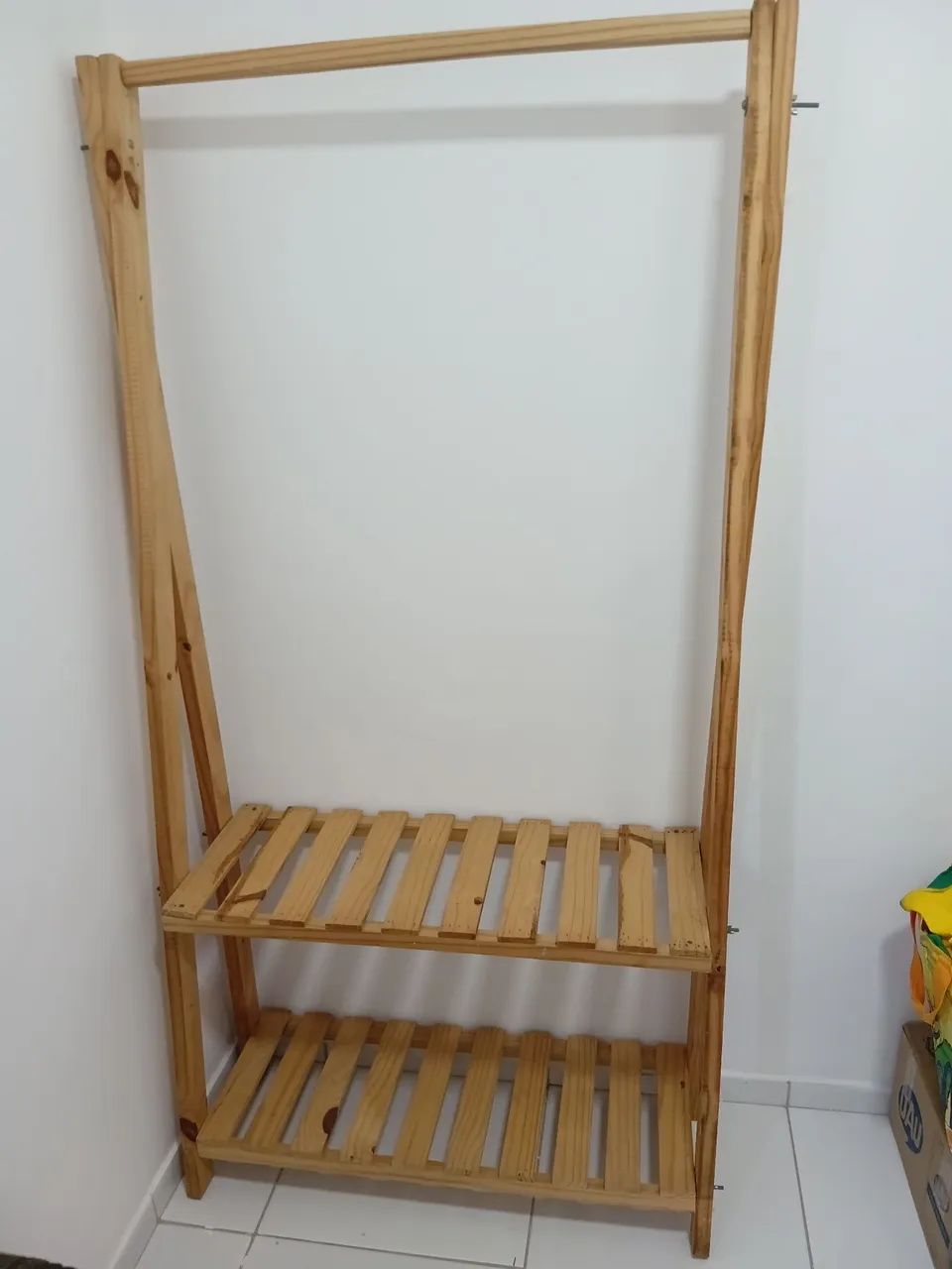 Arrara de madeira de pinho