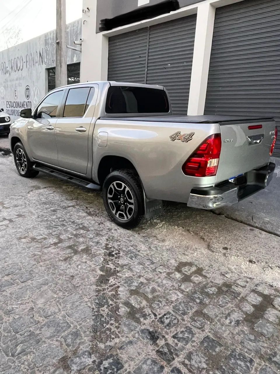 Toyota Hilux CD SRV 4X4 2.8 TDI Diesel Aut. 2024 - Foto 3