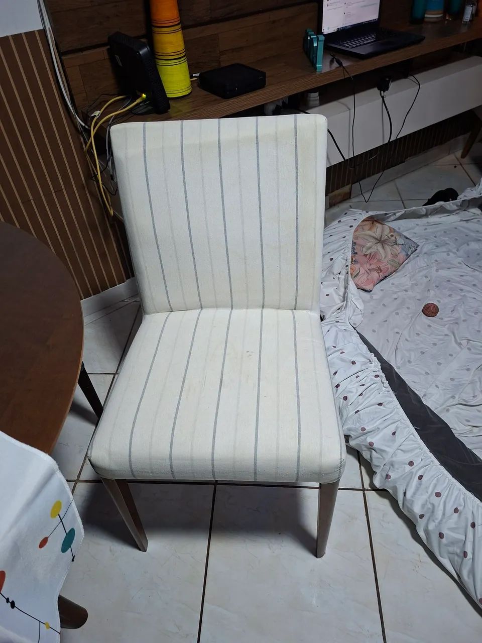Mesa com 4 cadeiras 