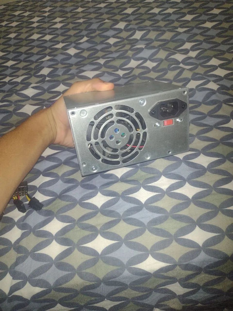 Fonte 230w usada em perfeito estado  - Foto 2