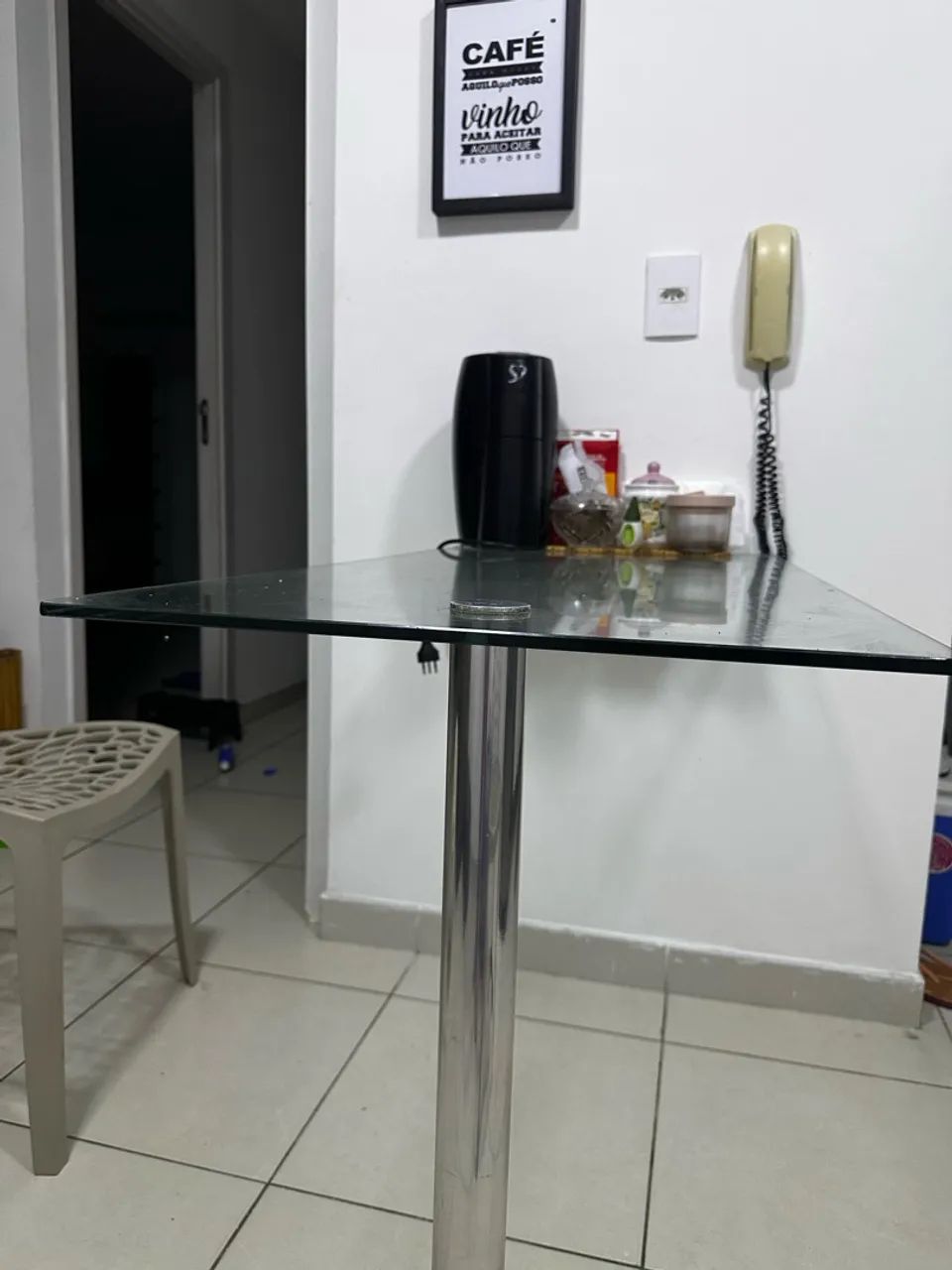 Mesa de vidro canto parede 