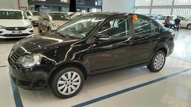Volkswagen polo sedan 1.6 2013