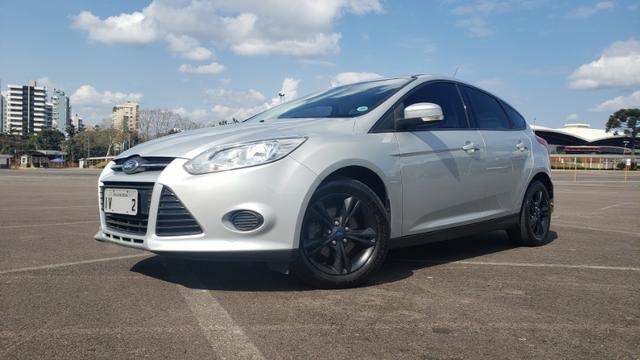 Ford Focus SE 1.6 - pneus novos - carro revisado