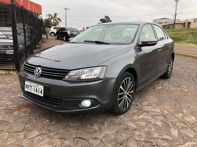 Abaixo da fipe veiculo de repasse jetta 2.0 TSI 2013 não pego troca não insista - Foto 2