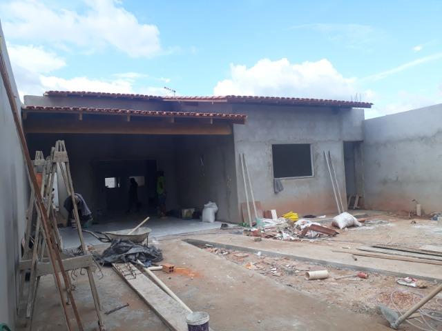Imóvel novo em obra, com 03 quartos sendo uma suite com closet