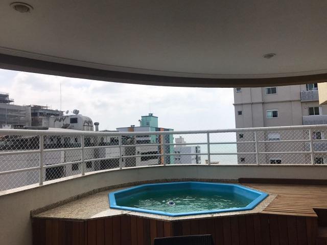 Com piscina privativa e sacada gourmet, cobertura duplex mobiliada à venda em Meia Praia - Foto 11