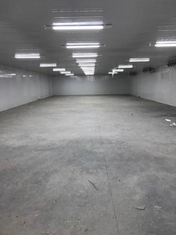 Câmara fria grande com antecâmara