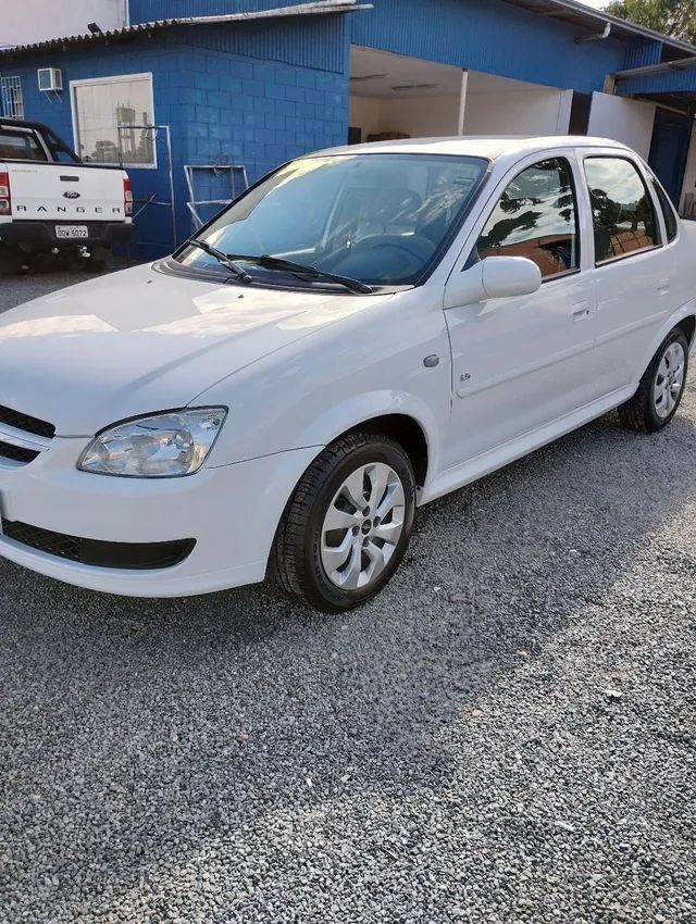 CHEVROLET - CORSA - 2010/2011 - Prata - R$ 31.000,00 - VCAR Veículos