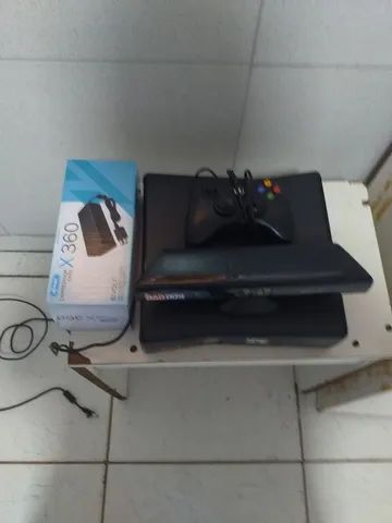 Um XBOX 360 25 GM desbloqueado ótimo Estado com vários cds com vários jogos por 400 reais - Foto 3