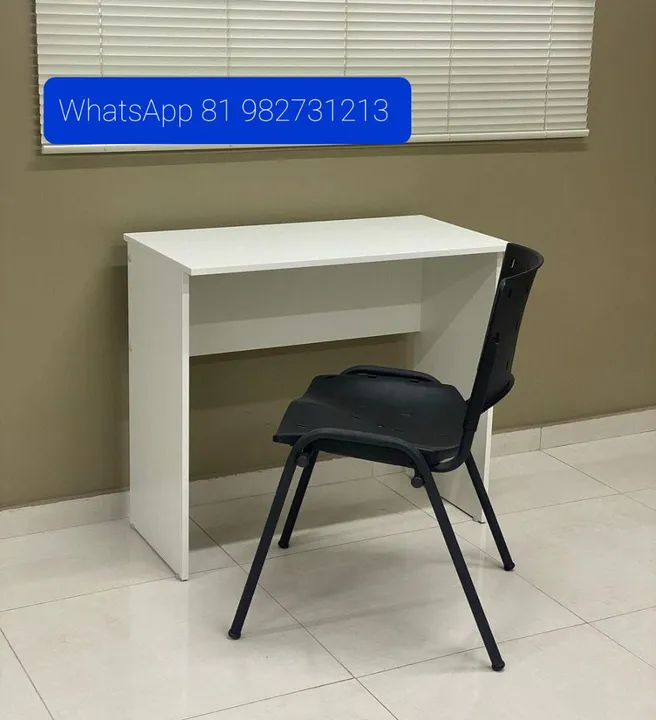 Escrivaninha.