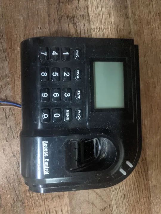 Controlador de Acesso Biométrico com Leitor de Impressão Digital