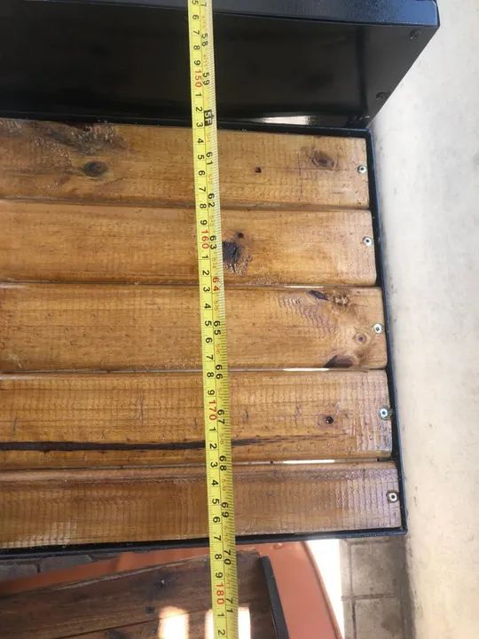 Churrasqueira portátil de metal com grelha e prateleira - Foto 3