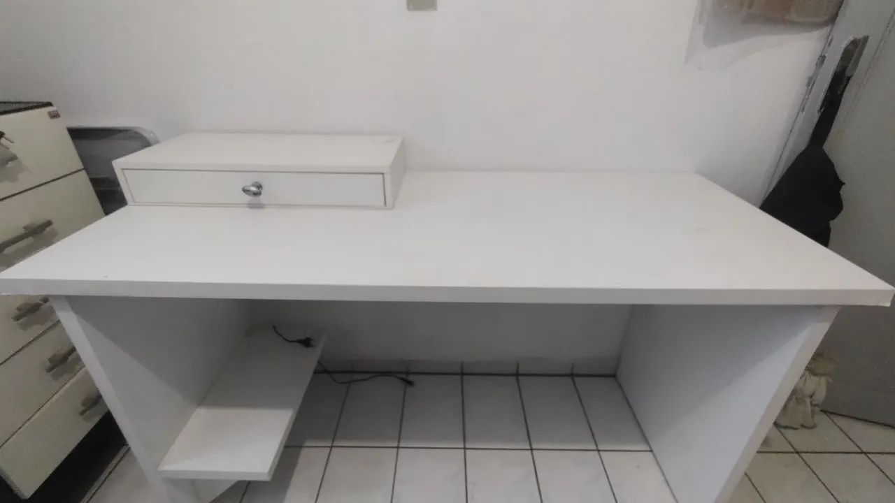 Birô em MDF com gaveta e apoio de gabinete - Foto 2