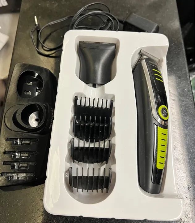 Máquina de pelos e cabelo Mondial - Usada