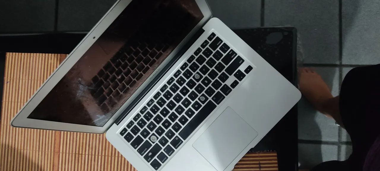 MacBook Air 13 polegadas / com detalhes