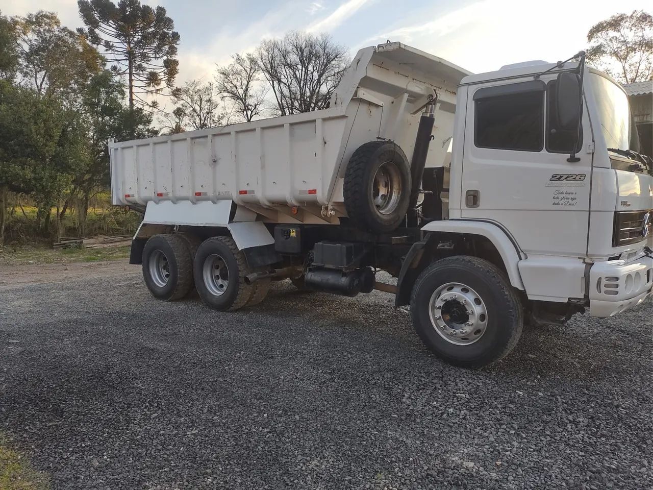 Caçamba traçado Mercedes 2726 ano 2009 top de caminhão  - Foto 10
