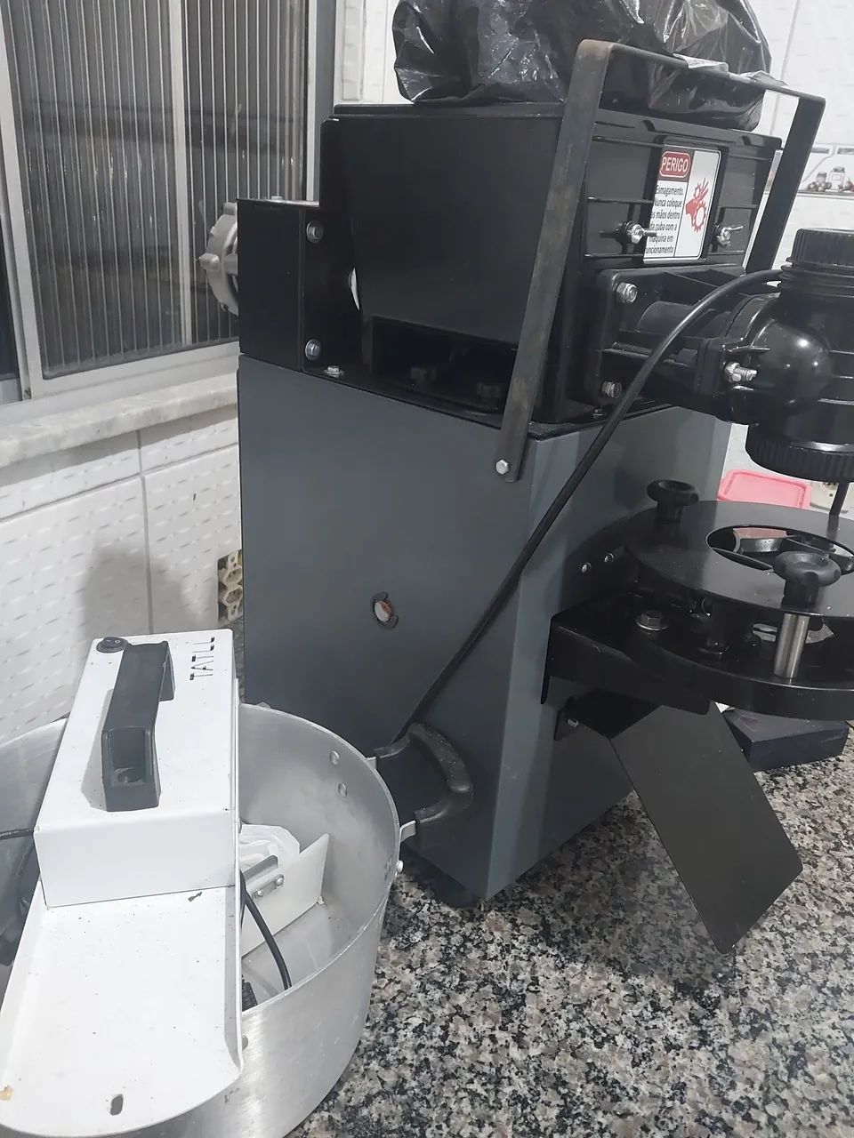 Masseira e Máquina de Salgados Novas - Nunca Usadas - Foto 5