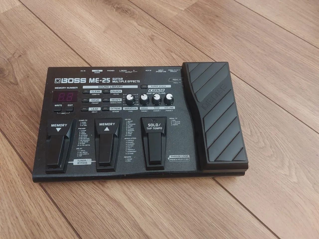 Pedaleira Multi Efeitos BOSS ME-25 para Guitarra