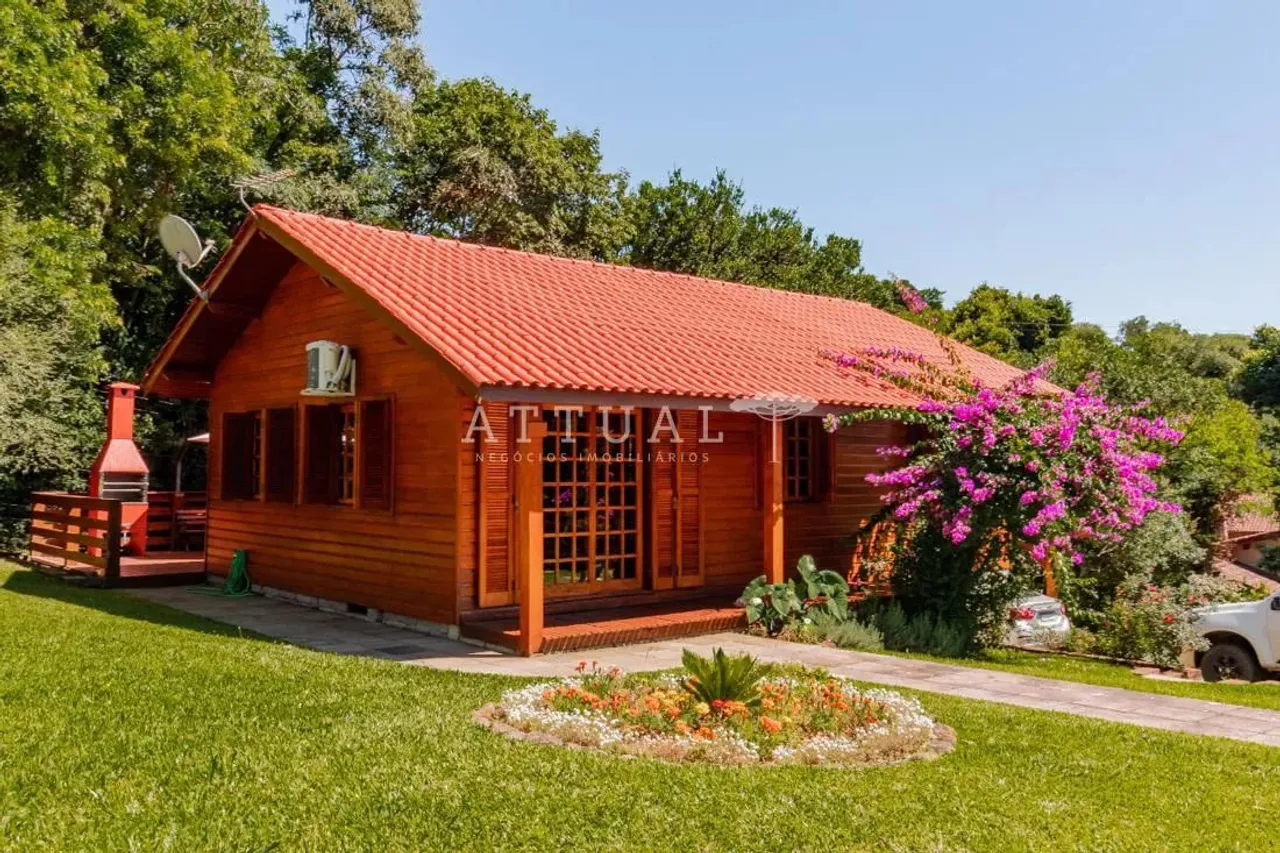 ELEGANTE RESIDÊNCIA NO CONDOMÍNIO QUINTA DA SERRA